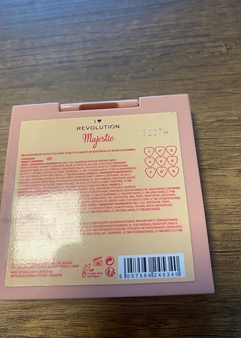 İ Heart Revolution Kalp Şekilli Bej Far Paleti - Görsel 4