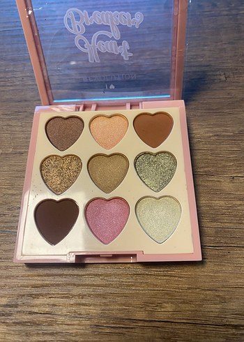 İ Heart Revolution Kalp Şekilli Bej Far Paleti - Görsel 3