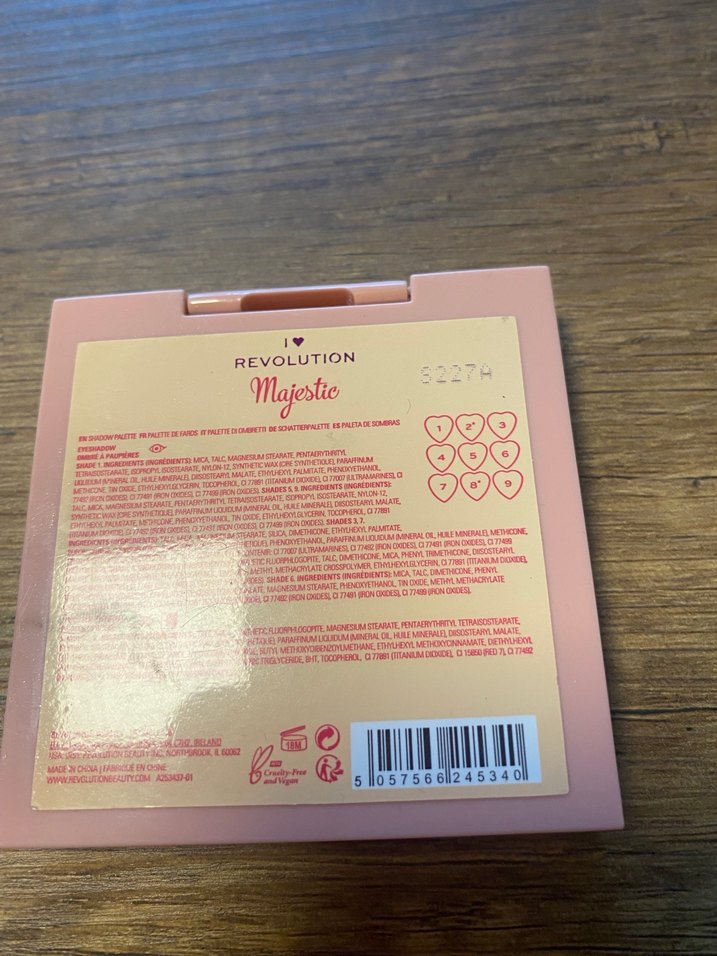 İ Heart Revolution Kalp Şekilli Bej Far Paleti - Görsel 4