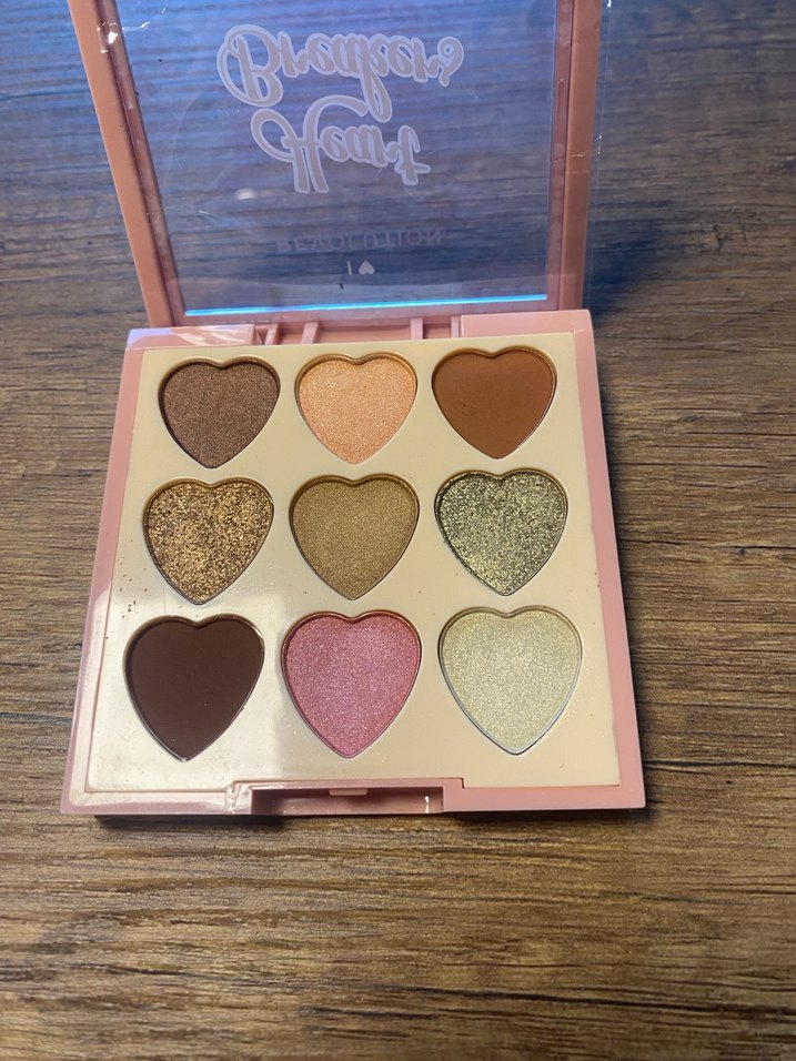 İ Heart Revolution Kalp Şekilli Bej Far Paleti - Görsel 3
