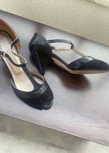 Hotiç Klasik Siyah Yılan Desenli Tokalı Topuklu Ayakkabı - Görsel 2