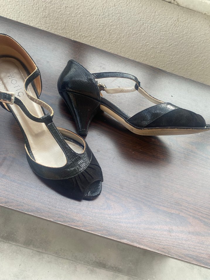 Hotiç Klasik Siyah Yılan Desenli Tokalı Topuklu Ayakkabı - Görsel 2