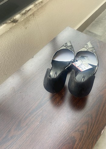 Zara Sıfır Gri Yılan Desenli Stiletto Topuklu Kadın Ayakkabı - Görsel 4