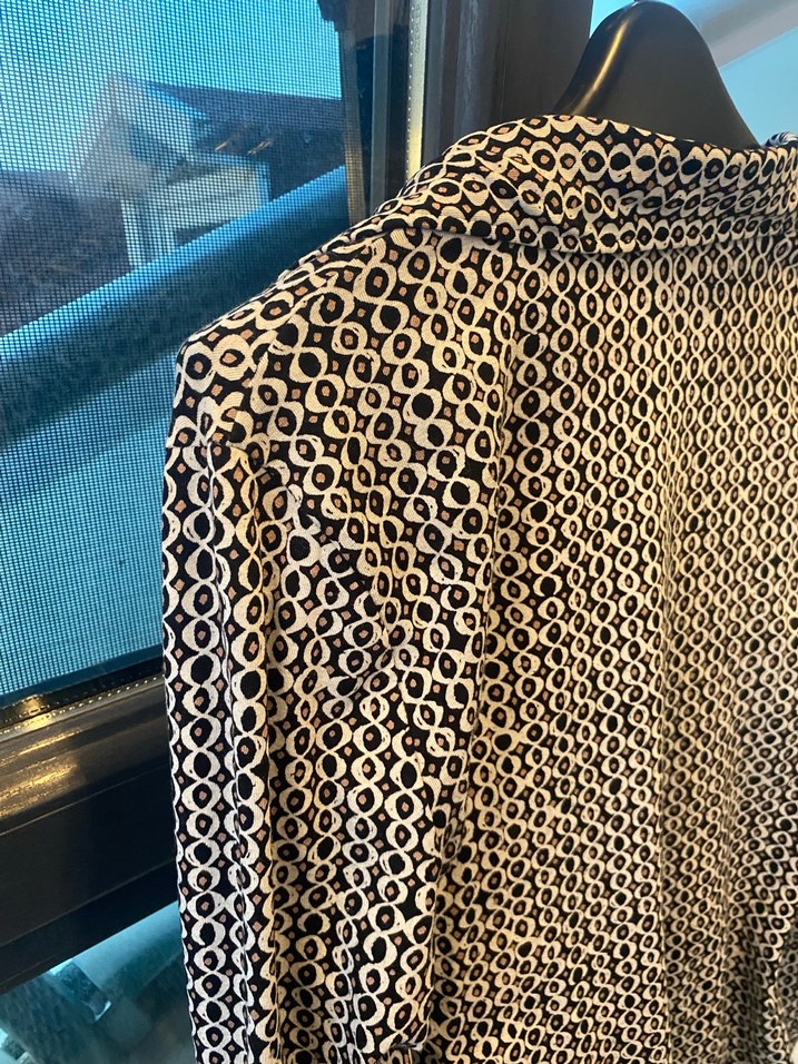 Marks Spencer Düğmeli V Yaka Yılan Desenli Kadın Bluz - Görsel 5