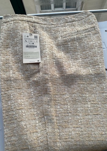 Zara Sıfır
Bej Midi Pilili Kadın Kumaş Tüvit Pantolon - Görsel 3