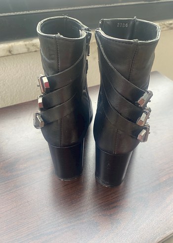 Elle Siyah Hakiki El Yapımı İtalyada Design Edilmiş Kadın Bot - Görsel 4