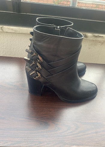 Elle Siyah Hakiki El Yapımı İtalyada Design Edilmiş Kadın Bot - Görsel 2