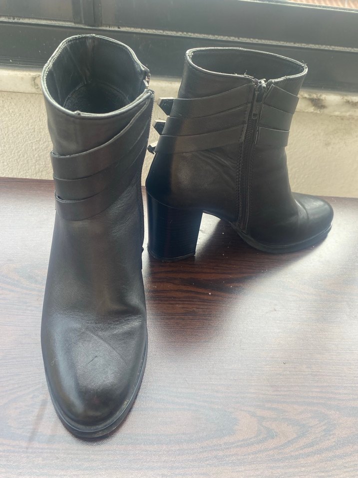 Elle Siyah Hakiki El Yapımı İtalyada Design Edilmiş Kadın Bot - Görsel 3