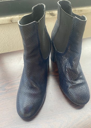 Elle Lacivert Yılan Derisi Desenli Topuklu Kadın Bot - Görsel 2