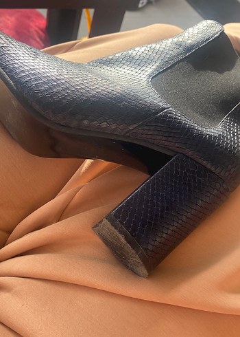 Elle Lacivert Yılan Derisi Desenli Topuklu Kadın Bot - Görsel 6