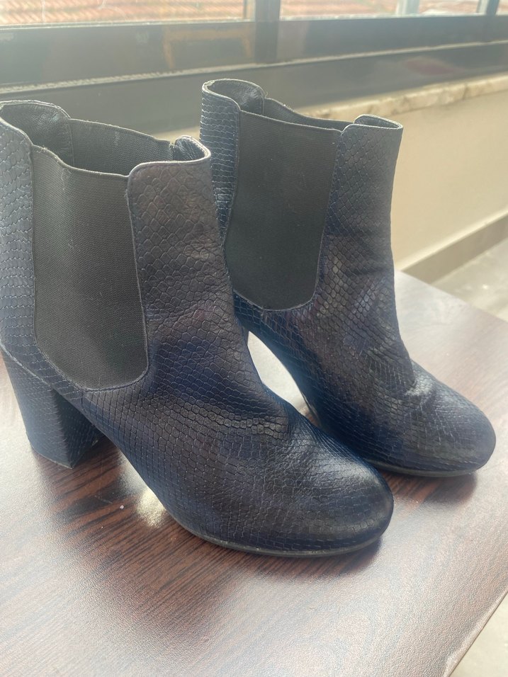 Elle Lacivert Yılan Derisi Desenli Topuklu Kadın Bot - Görsel 5