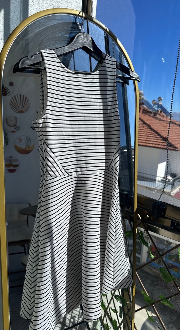 Çizgili Midi Kolsuz Elbise - Görsel 2