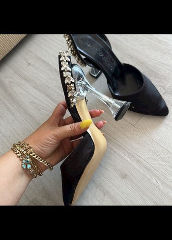 Siyah Parlak Yılan Desenli Boncuklu Topuklu Ayakkabı - Görsel 2