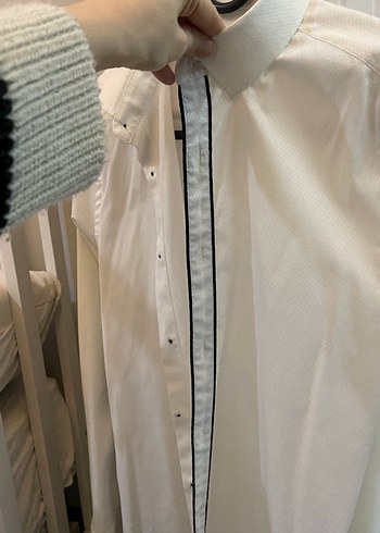 Beyaz Düğmeli Erkek Gömlek - Görsel 2