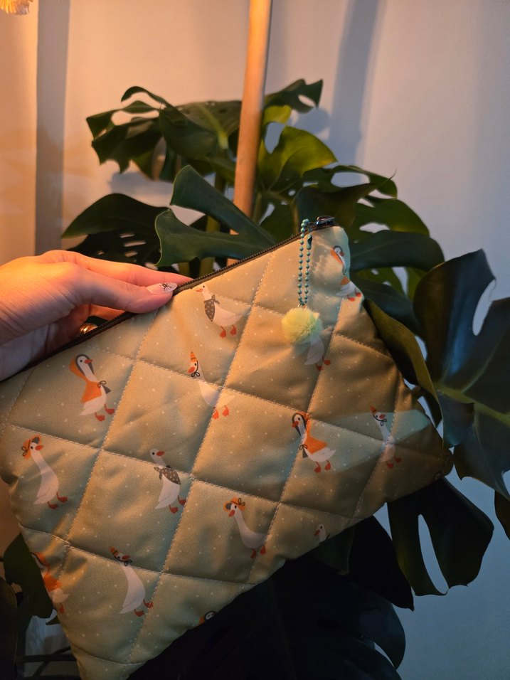 Yeşil renk Bej Baskılı Kadın Makyaj Çantası - Görsel 2