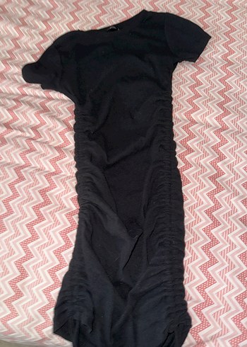 Uzun Siyah Drapeli Tişörtü yandan büzgülü sıkılaştırmalı - Görsel 2