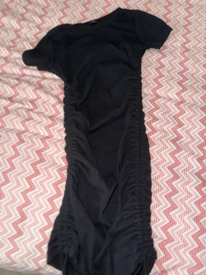 Uzun Siyah Drapeli Tişörtü yandan büzgülü sıkılaştırmalı - Görsel 2