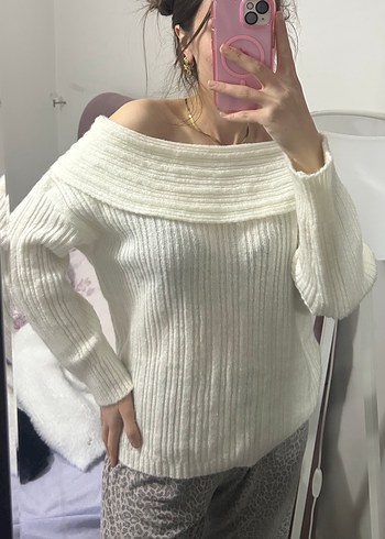 Beyaz Triko Kayık Yaka - Görsel 2