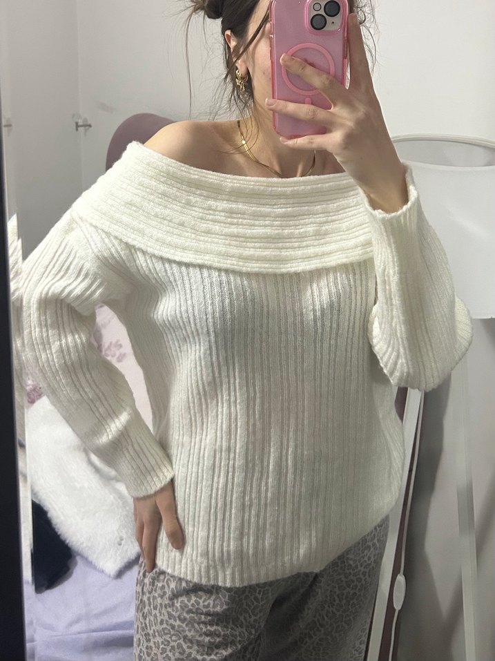 Beyaz Triko Kayık Yaka - Görsel 2