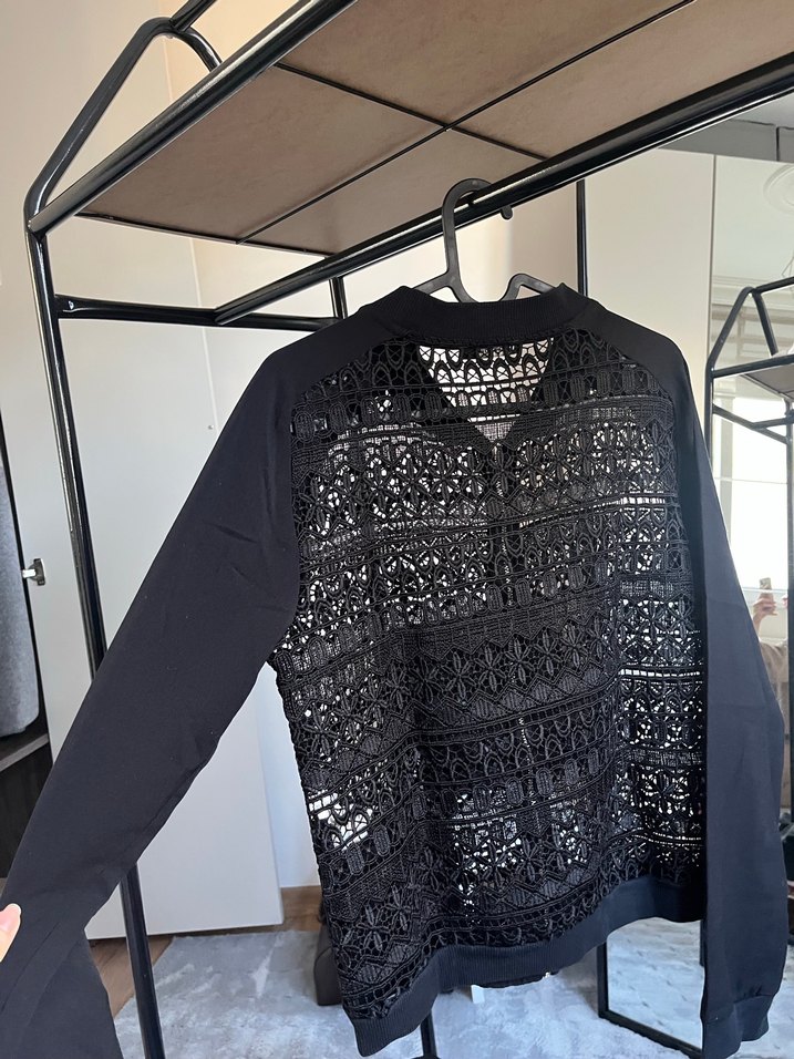 Dantel Detaylı Siyah V Yaka Kadın Bluz - Görsel 2