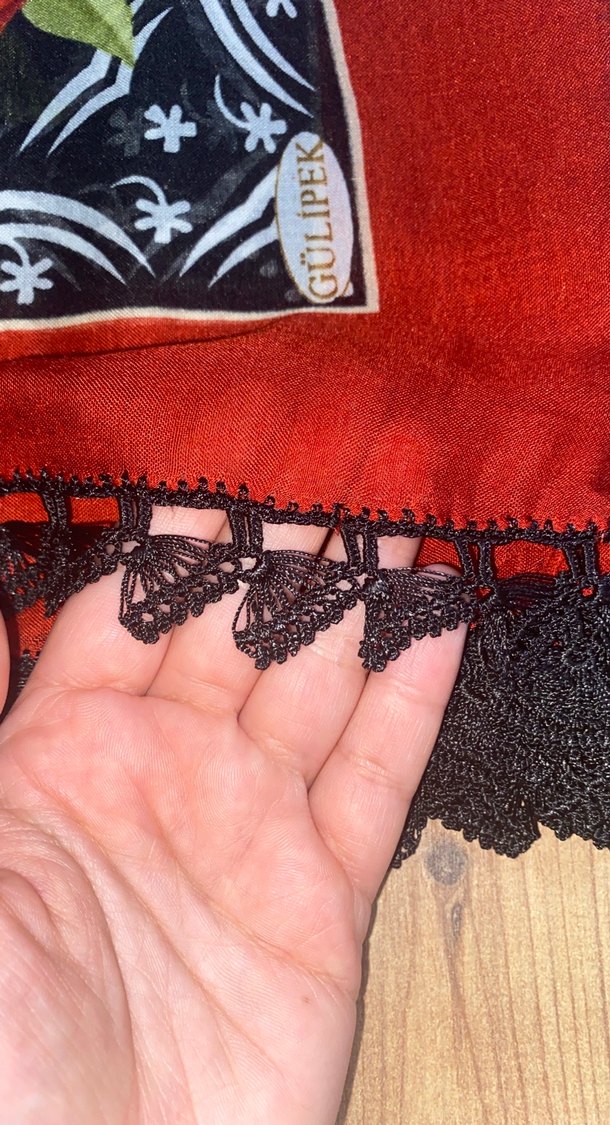 Dantel Detaylı Kırmızı Bohem Eşarp - Görsel 2