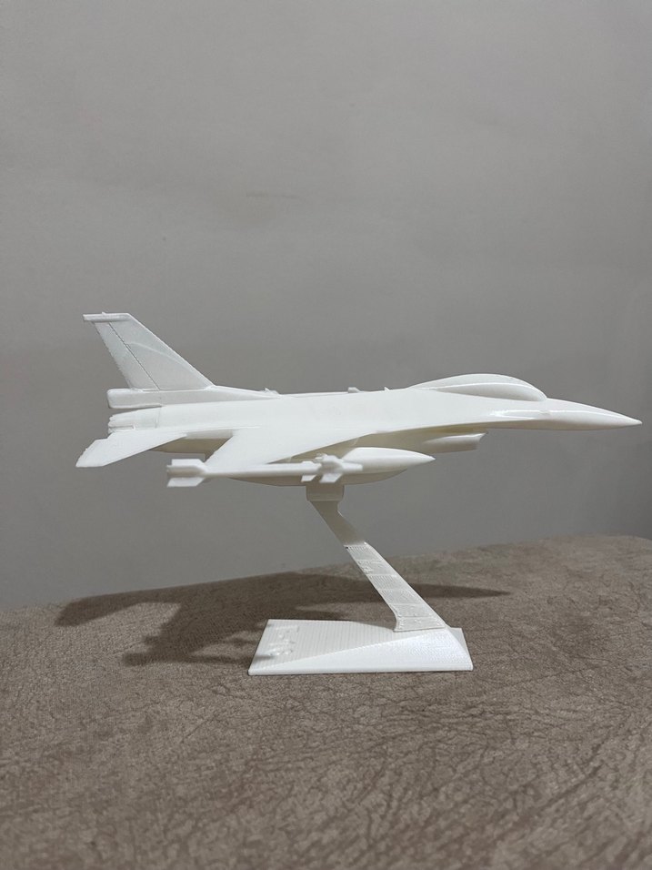 Beyaz ve Gri Jet Uçak Model Kiti - Görsel 3