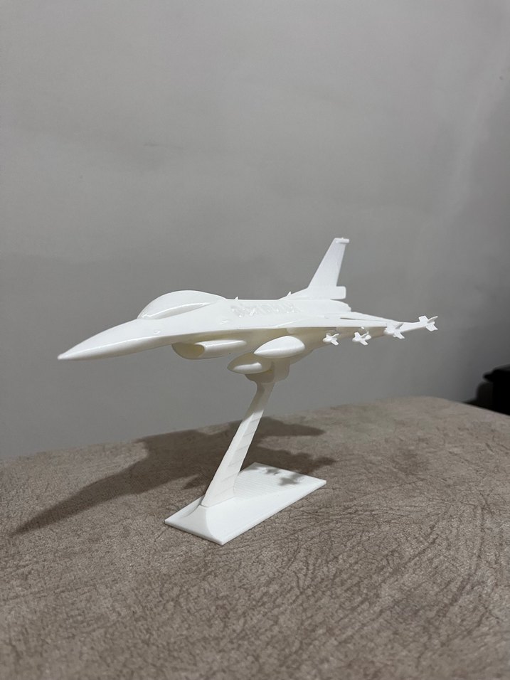 Beyaz ve Gri Jet Uçak Model Kiti - Görsel 5