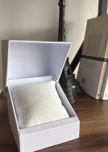 GUESS Beyaz Saat Kutusu - Görsel 4