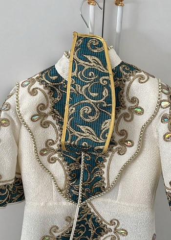 İşlemeli Beyaz Parlak Kısa Kollu Çocuk sünnet takımı - Görsel 5