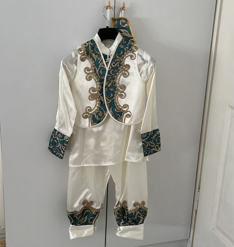 İşlemeli Beyaz Parlak Kısa Kollu Çocuk sünnet takımı - Görsel 4