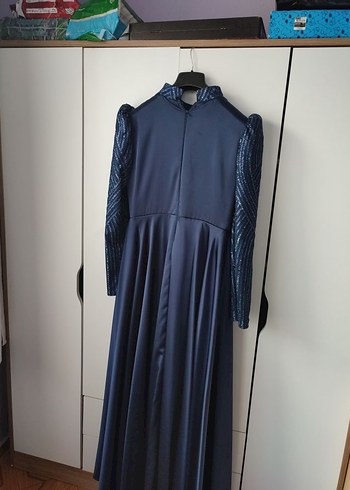 Uzun Kollu Lacivert Parlak Abiye Elbise - Görsel 3