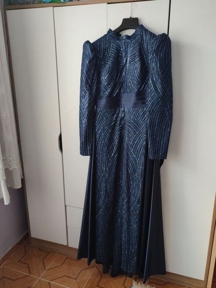 Uzun Kollu Lacivert Parlak Abiye Elbise - Görsel 2