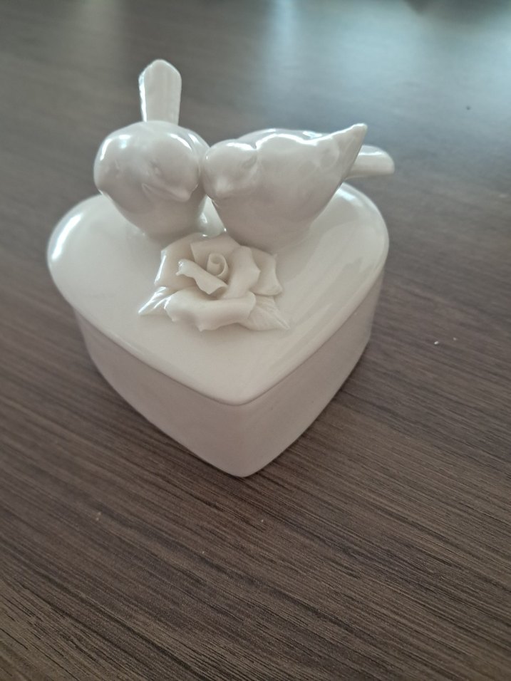 Beyaz Seramik Kuş Figürlü Kalp Kutusu - Görsel 2
