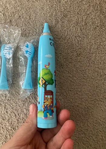 Çocuklar için renkli pilli diş fırçası - Görsel 3