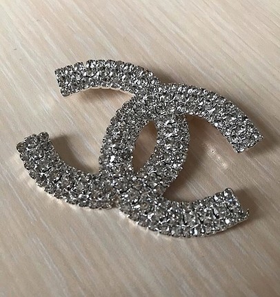 CHANEL BROŞ