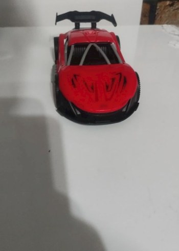 Kırmızı Oyuncak Araba - Görsel 3