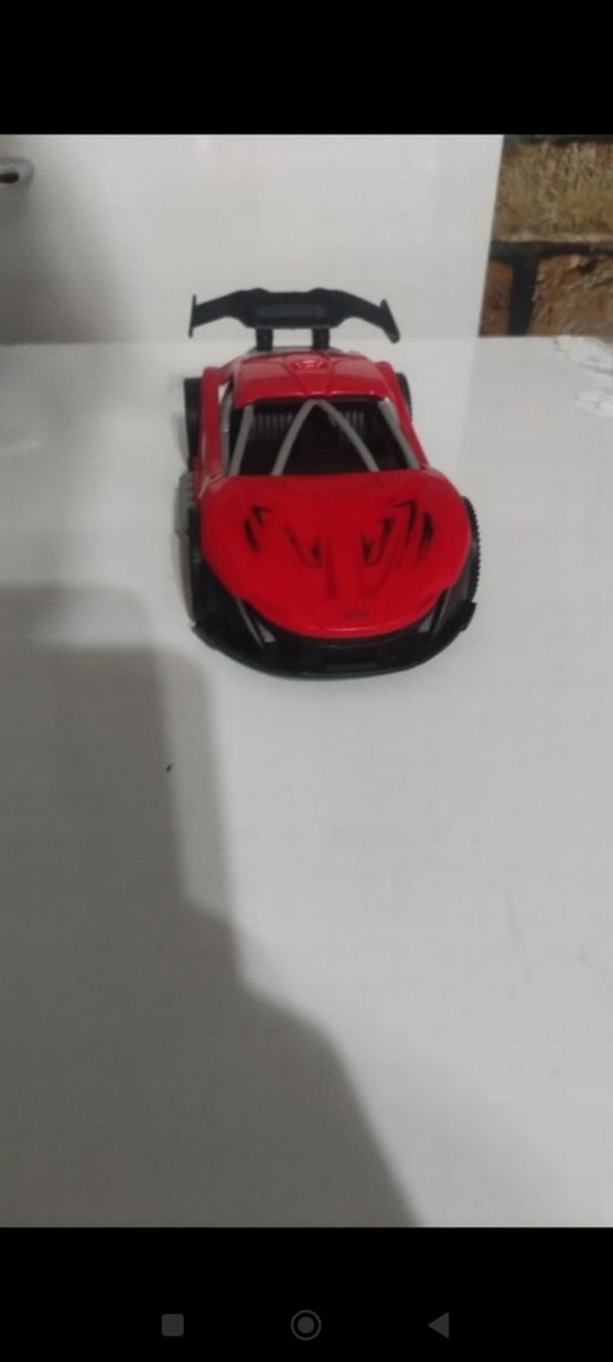 Kırmızı Oyuncak Araba - Görsel 3