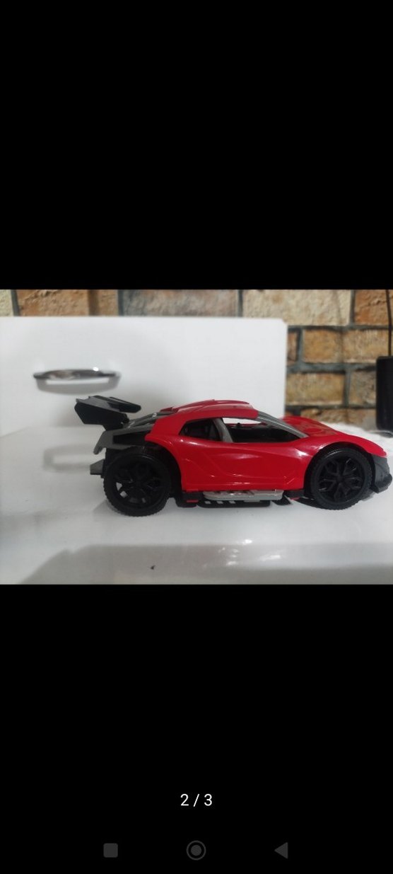 Kırmızı Oyuncak Araba - Görsel 2