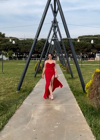 Kırmızı Uzun Askılı Drapeli Elbise - Görsel 2