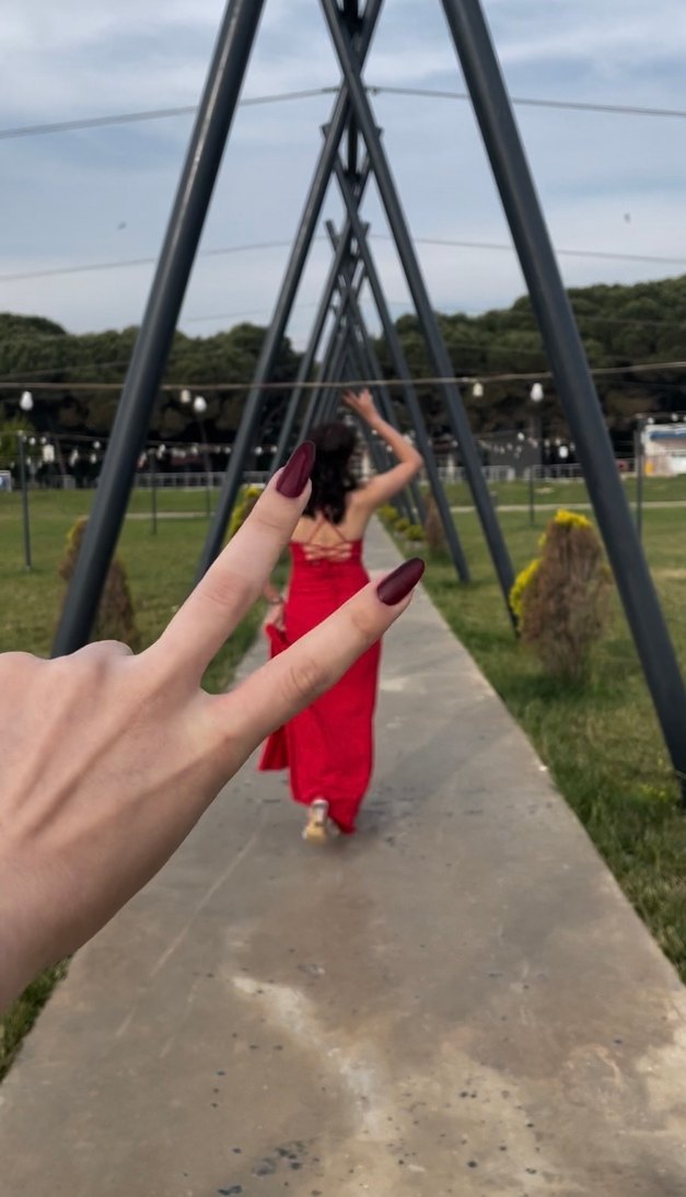 Kırmızı Uzun Askılı Drapeli Elbise - Görsel 3