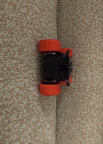 Kırmızı Tekerlekli Oyuncak Araba - Görsel 4