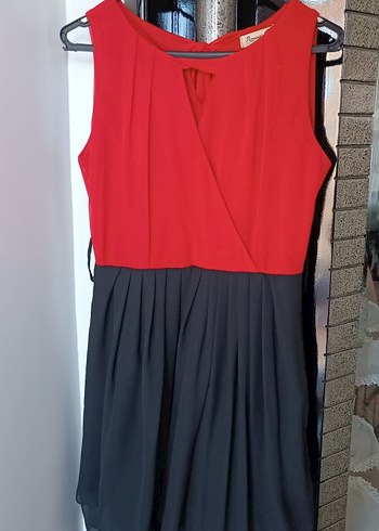 Kolsuz V Yaka Elbise - Görsel 2