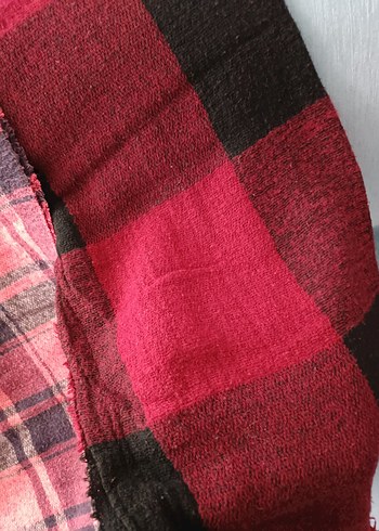 Pembe ve Kırmızı Şal - Görsel 3