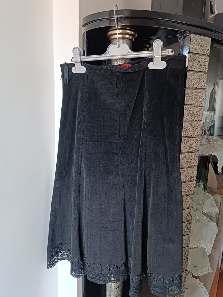 Siyah Nakışlı Kadife Uzun Etek - Görsel 2