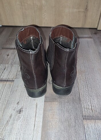 Arkası işleme deri detaylı kısa bot - Görsel 5