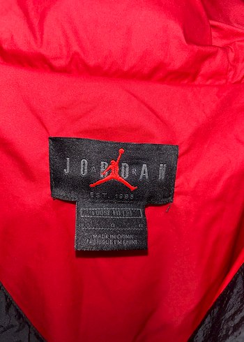 jordan Siyah Kırmızı Kapüşonlu Erkek Mont - Görsel 2