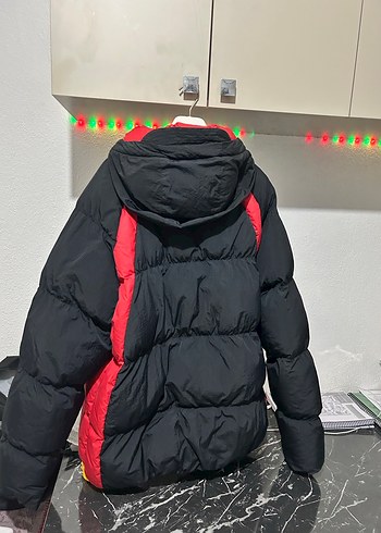 jordan Siyah Kırmızı Kapüşonlu Erkek Mont - Görsel 3