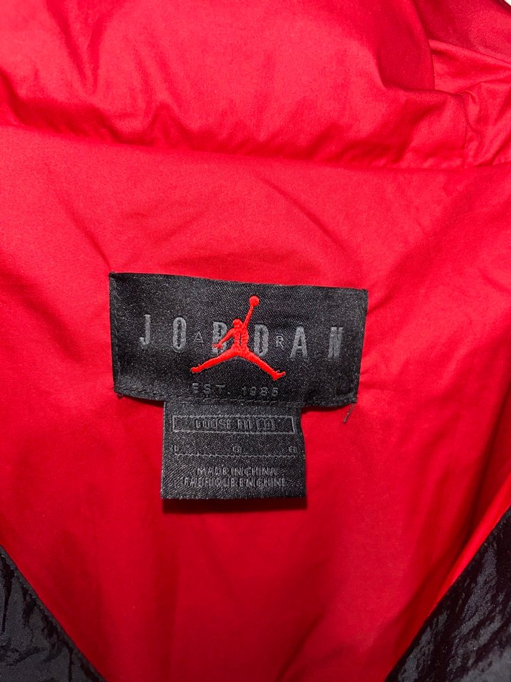jordan Siyah Kırmızı Kapüşonlu Erkek Mont - Görsel 2