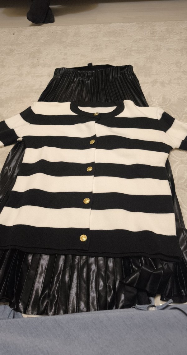 Uzun Pilili Siyah Çizgili Etek - Görsel 3