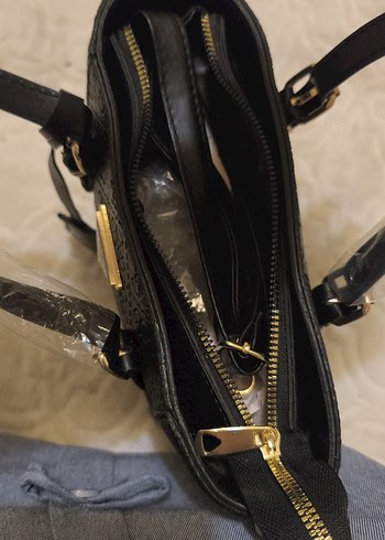 Guess Siyah Deri Tokalı Kadın Çanta - Görsel 4